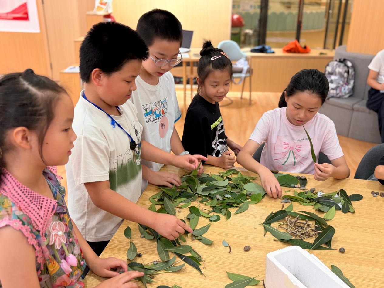 巧借自然物素材 搭建奇思社工界